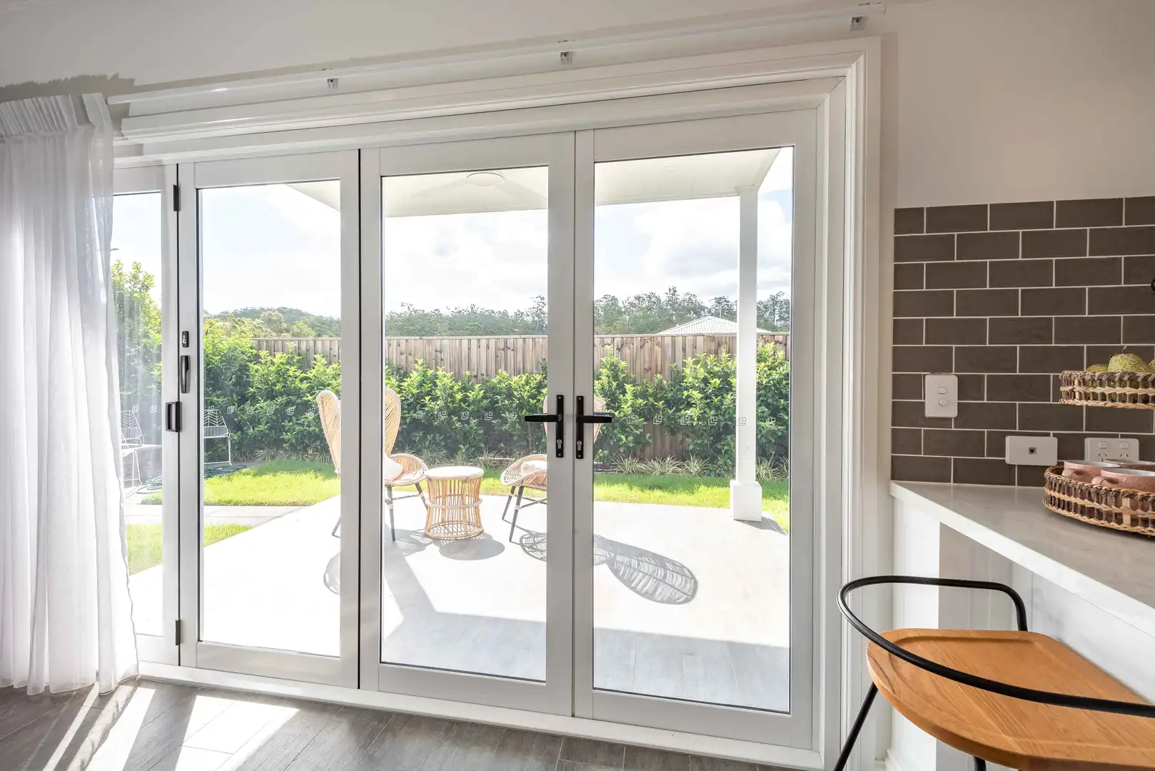 Series 412 ViewMASTER Bi-fold Door Bottom Rolling