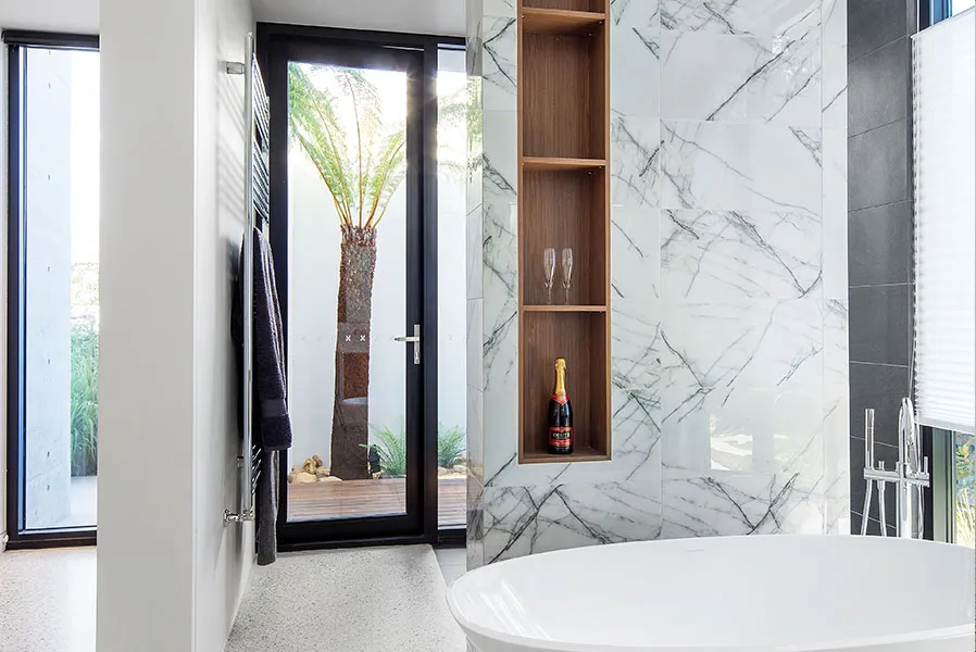 Series 548 High Performance Hinged Door