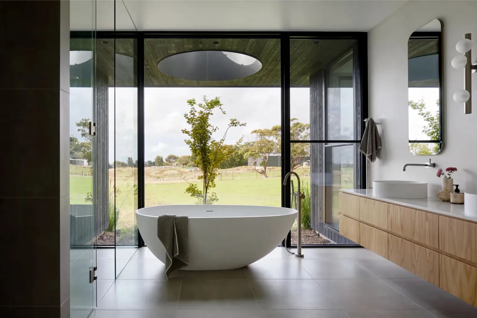 Series 613 MAGNUM Double-Hung Window