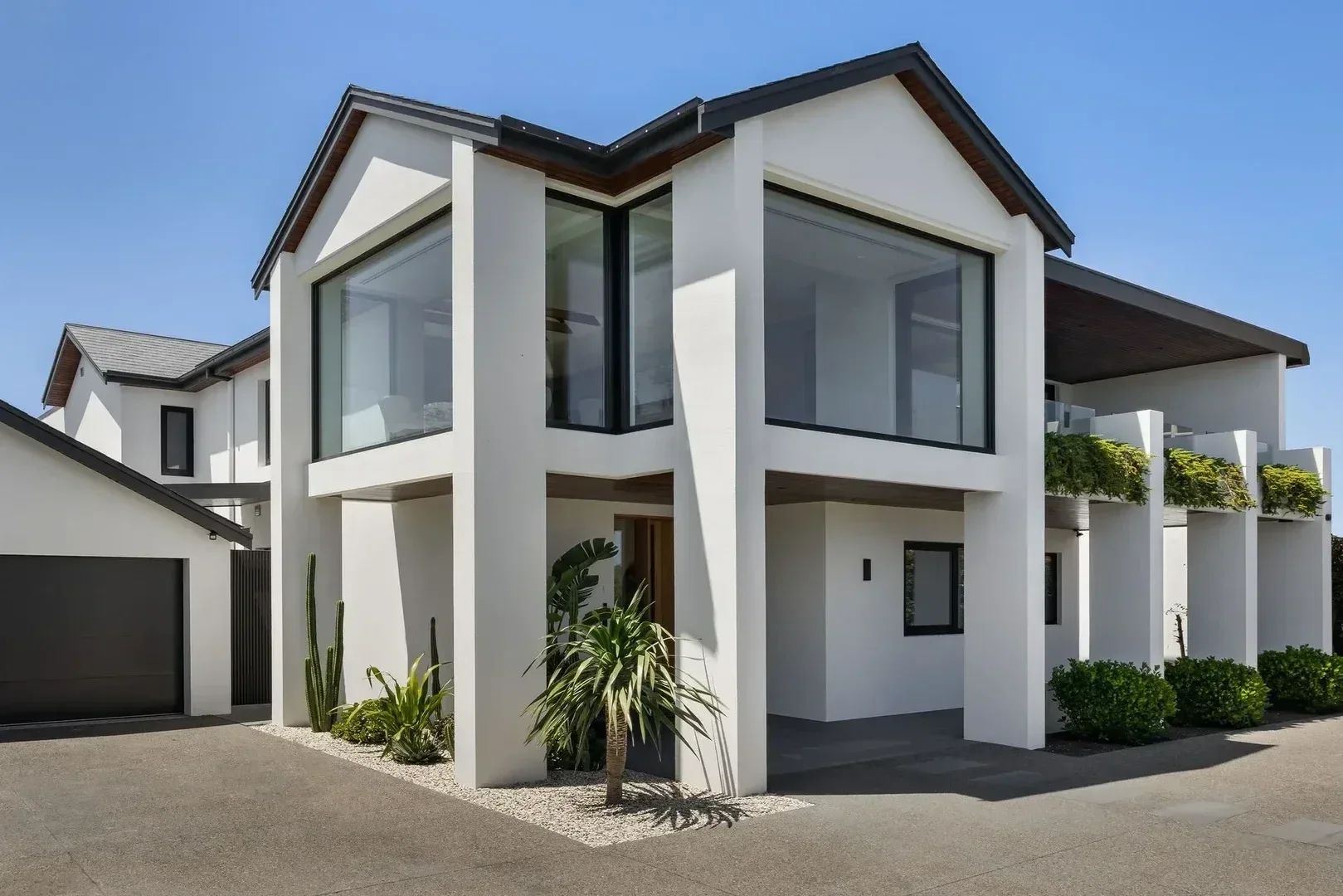 Beach Road, Sandringham — exterior view